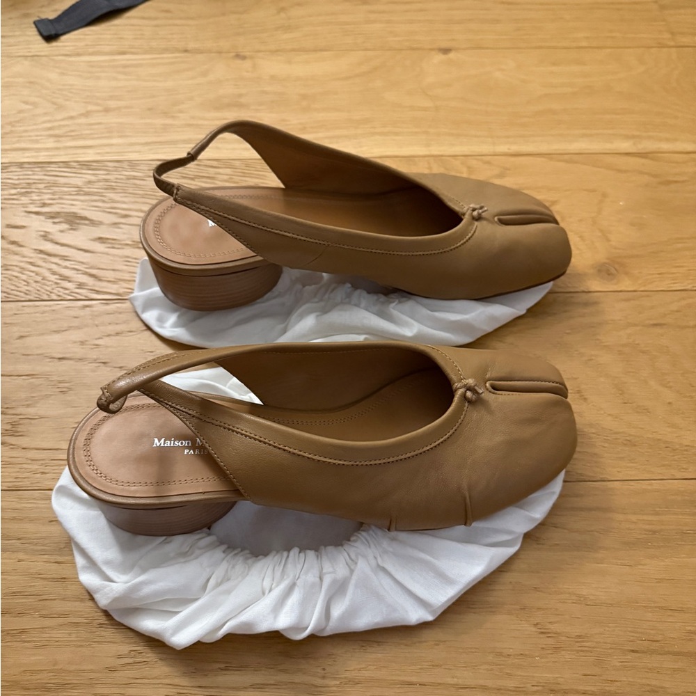 Maison Martin Margiela Brown Tabi Flats - Picture 3 of 6